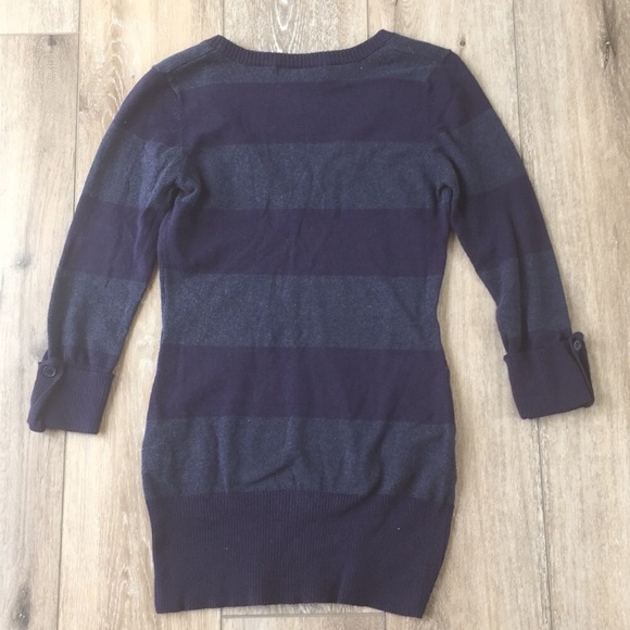 Light Striped Vneck Sweater - Picture 9 of 9